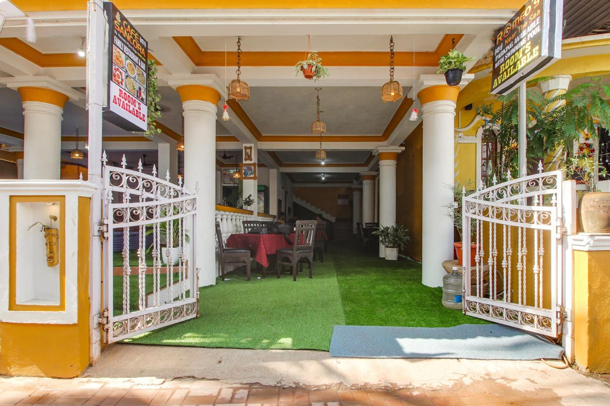 Collection O Romeos Place Baga Beach Hotel Calangute Eksteriør billede