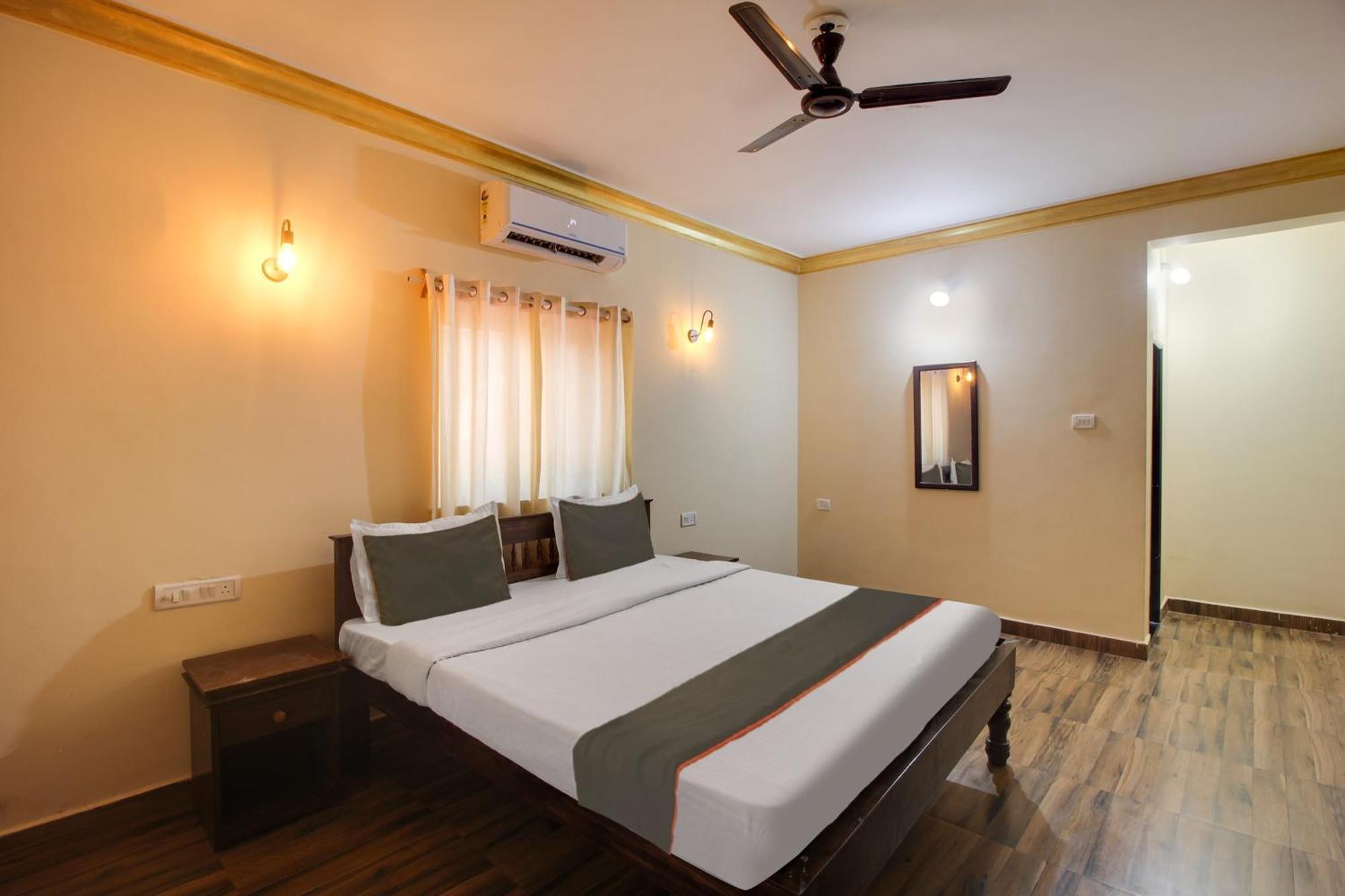 Collection O Romeos Place Baga Beach Hotel Calangute Eksteriør billede
