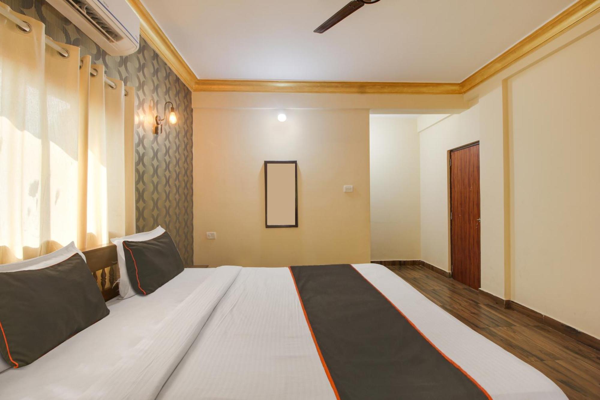 Collection O Romeos Place Baga Beach Hotel Calangute Eksteriør billede